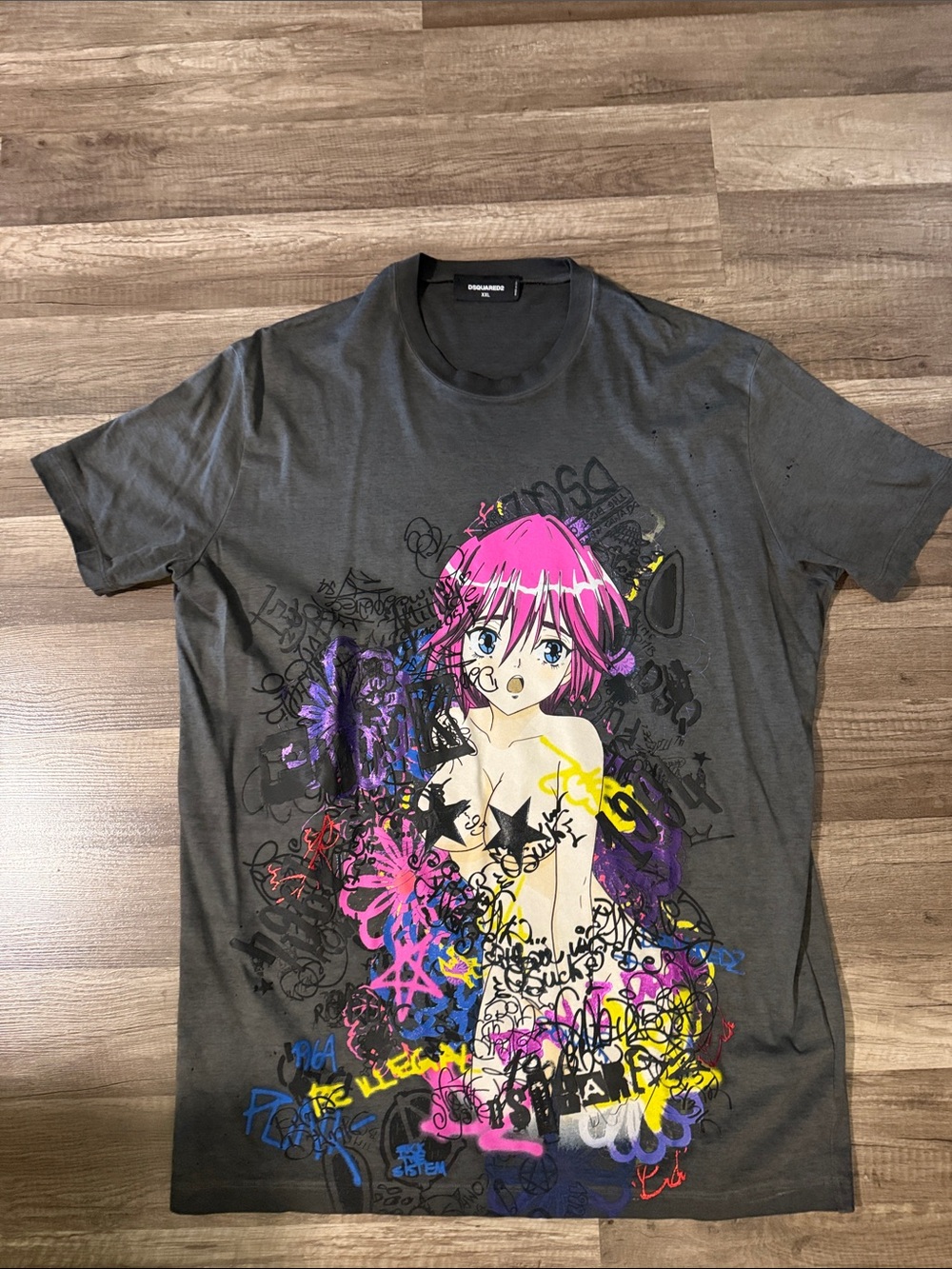 DSQUARED Graphic Anime Girl Tee in Gray with Pink & Yellow Artwork